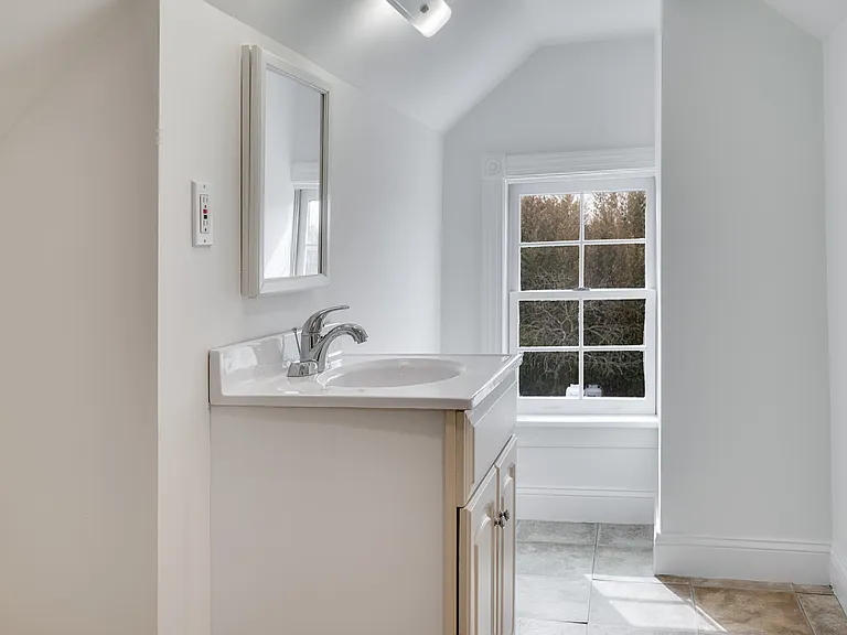 82 Powell Ave — Photo 21