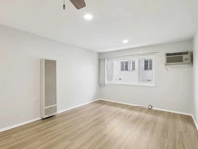 5405 Lindley Avenue — Photo 45