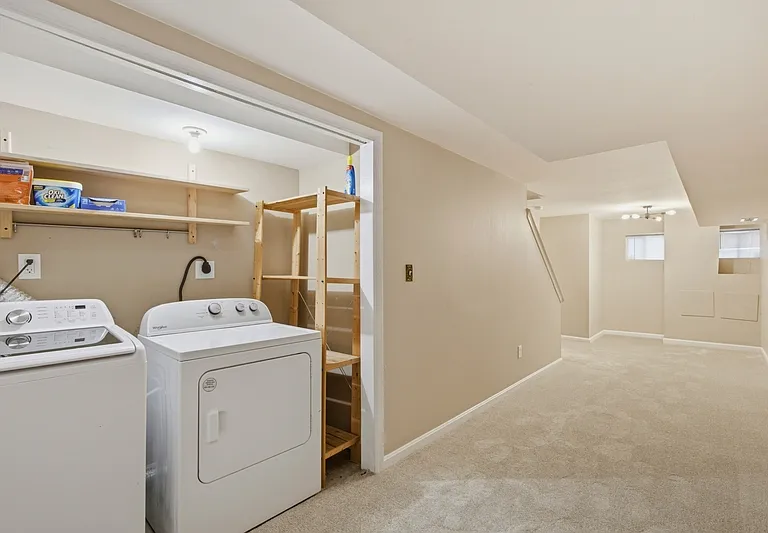 415 E Federal St — Photo 15