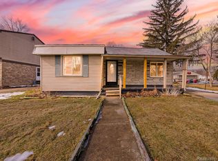 9005 Deering St, Livonia, MI 48150