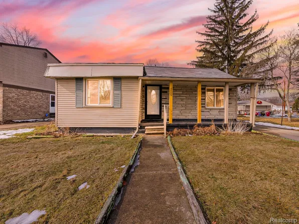 9005 Deering St, Livonia, MI 48150