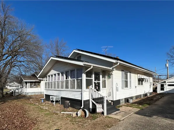 308 S Pike St, Palestine, IL 62451