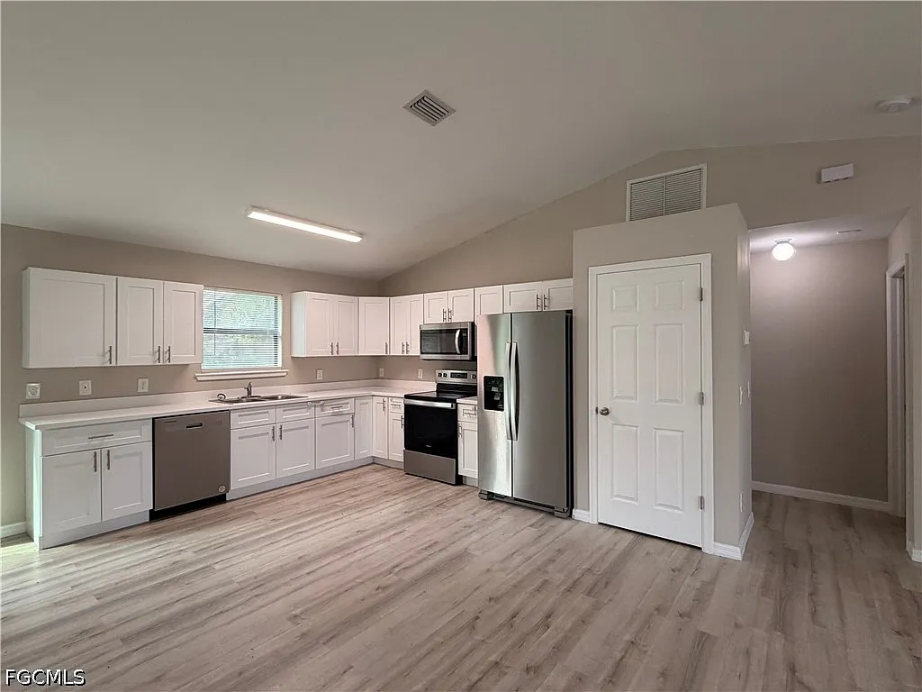 4 bed, 2.0 bath, 1577 sqft, $1,875 — Photo 4