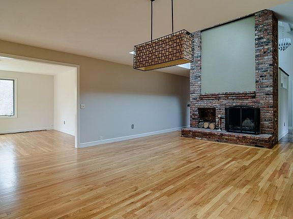 3rd image of 185 Woodland St #185