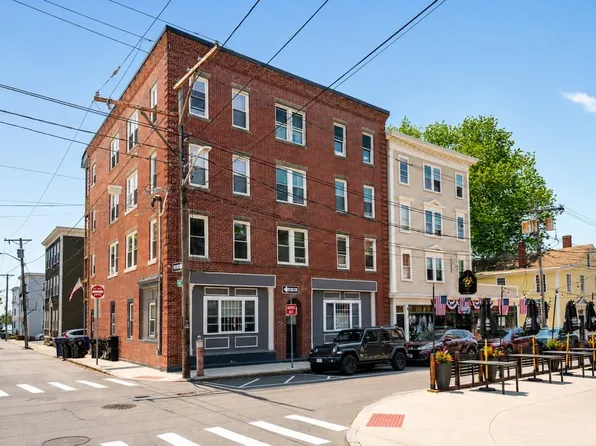 149 Derby St APT A, Salem, MA 01970