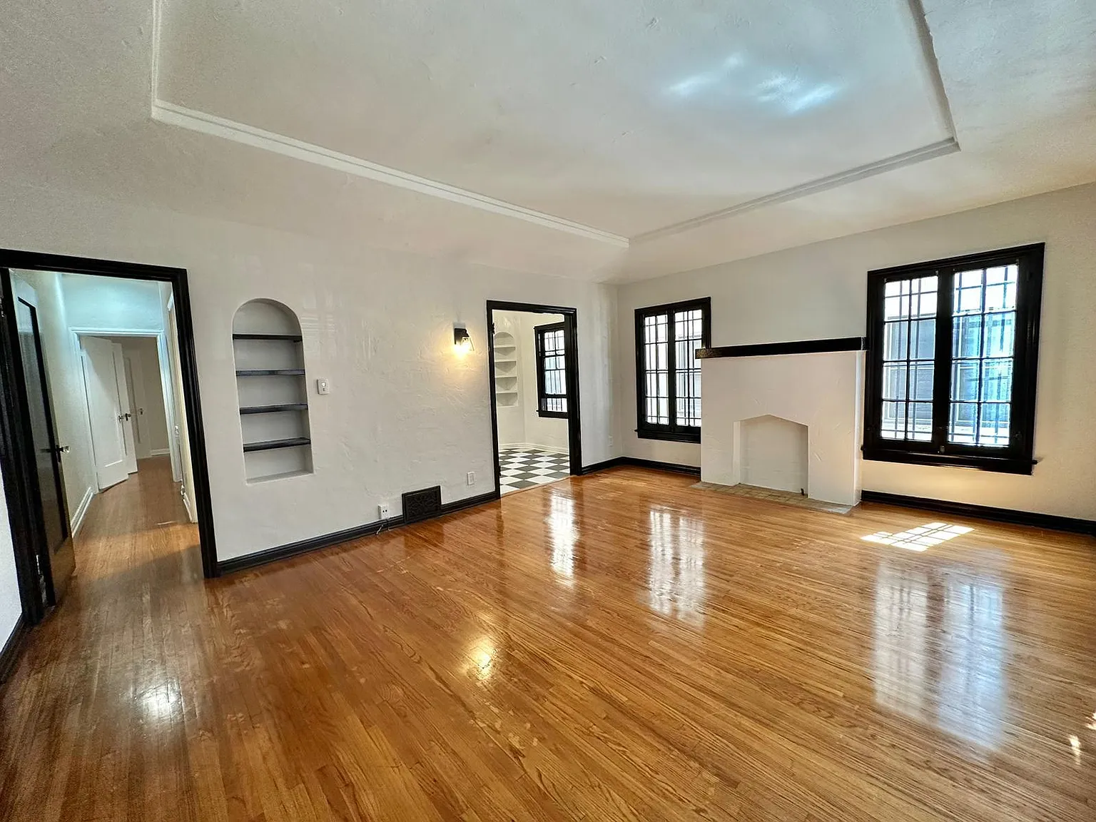 1 bed, 850 sqft, $2,450 — Photo 2
