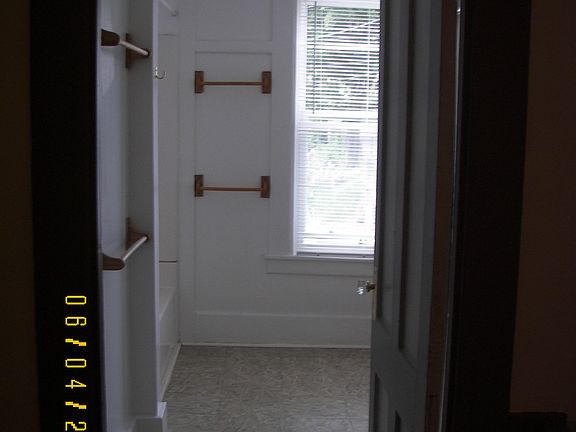 Upstairs full bath entry