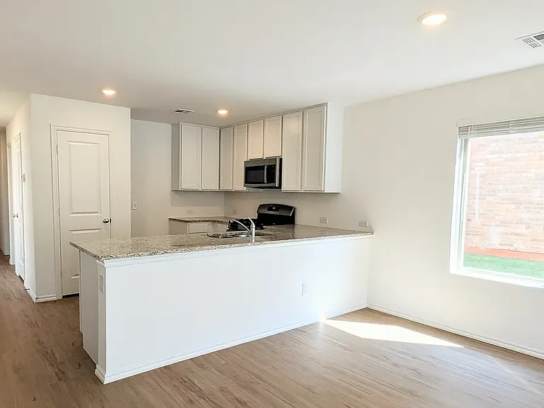 3305 NW 149th St — Photo 5