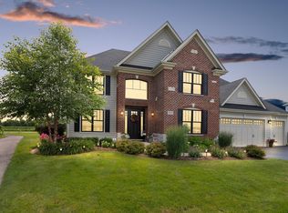 3553 Hidden Fawn Dr, Elgin, IL 60124