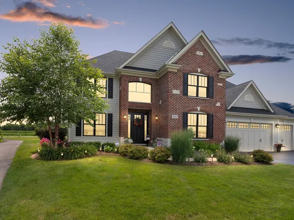 3553 Hidden Fawn Dr, Elgin, IL 60124