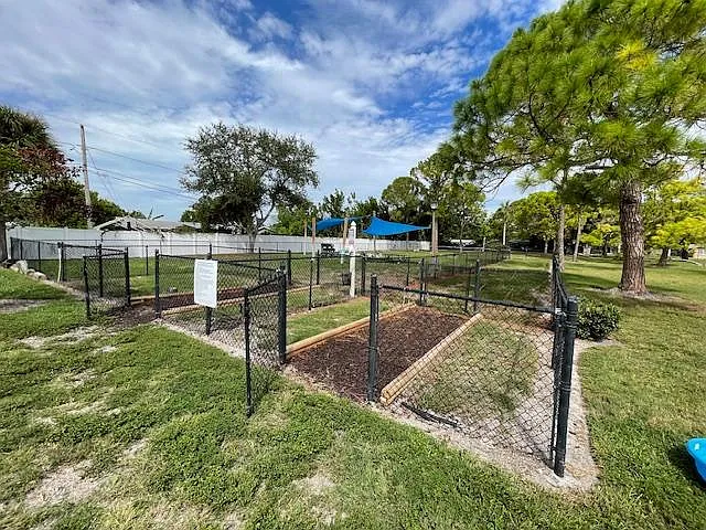 5092 Beach Dr SE #C — Photo 38