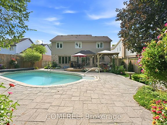 2nd image of 10 Sinclair Cres