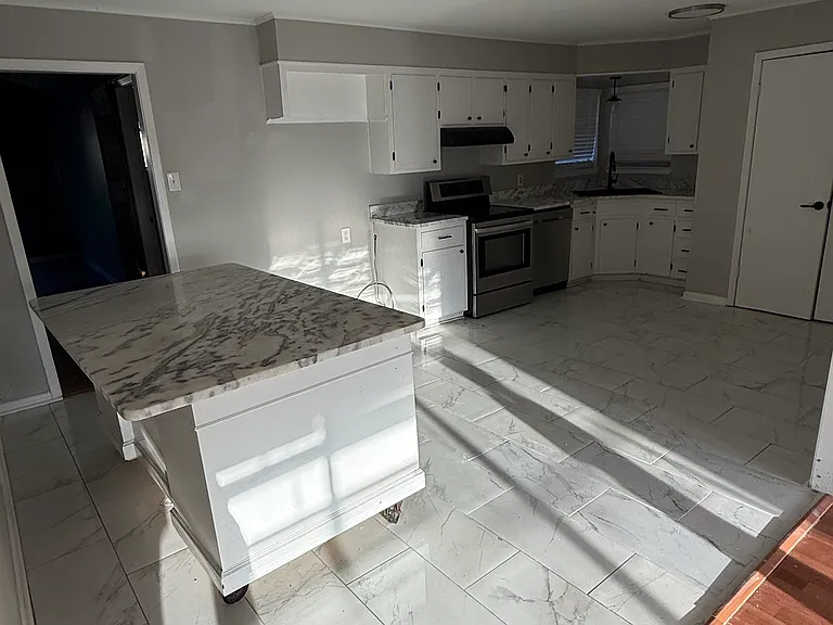 606 S Vernon St — Photo 1