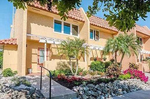Front entry to condo
