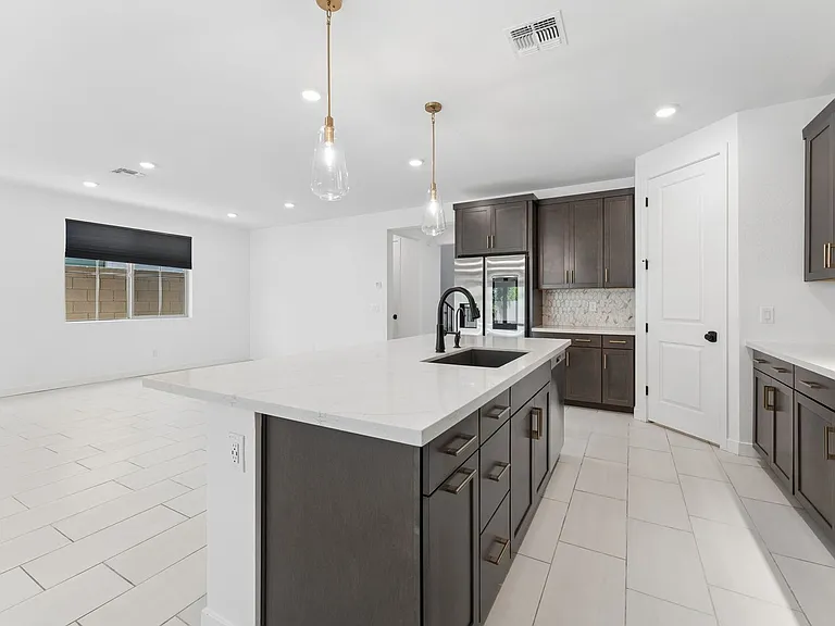 1524 E Carob Ct — Photo 17