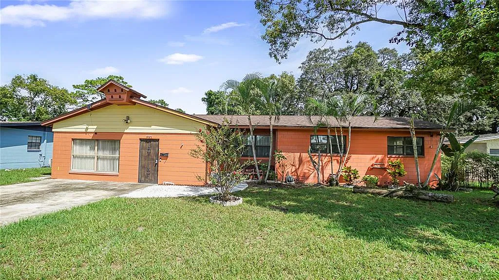 3 bed, 2.0 bath, 1276 sqft, $2,200 — Photo 1