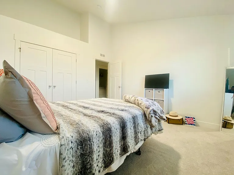 895 E Pacific Dr — Photo 12