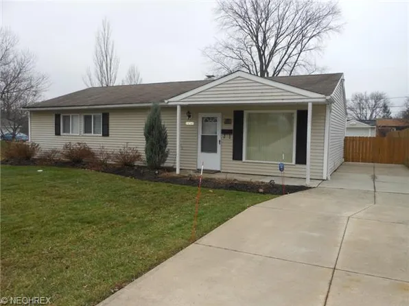 24560 Uppingham Rd, Bedford Heights, OH 44146