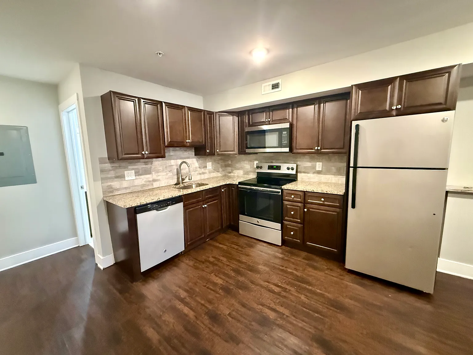 4312 Spruce St — Photo 4