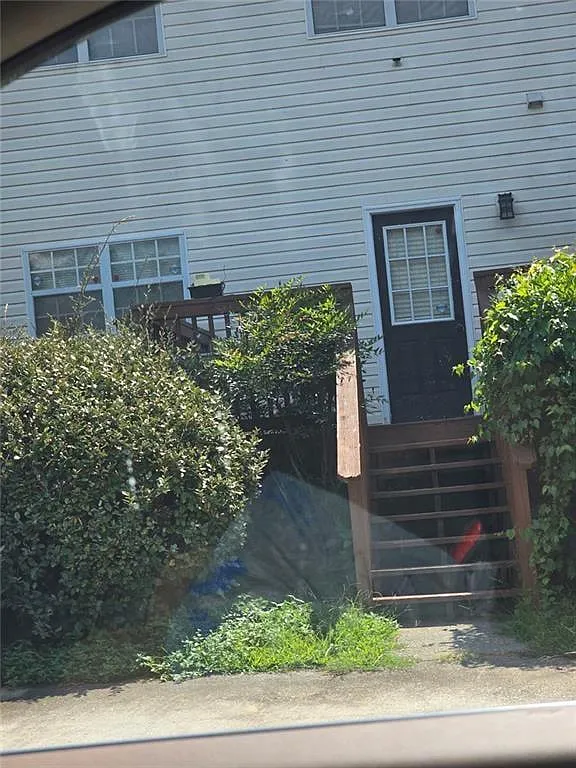3 bed, 2.5 bath, 1370 sqft, $1,800 — Photo 2