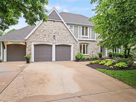 2nd image of 12209 Wenonga Ln