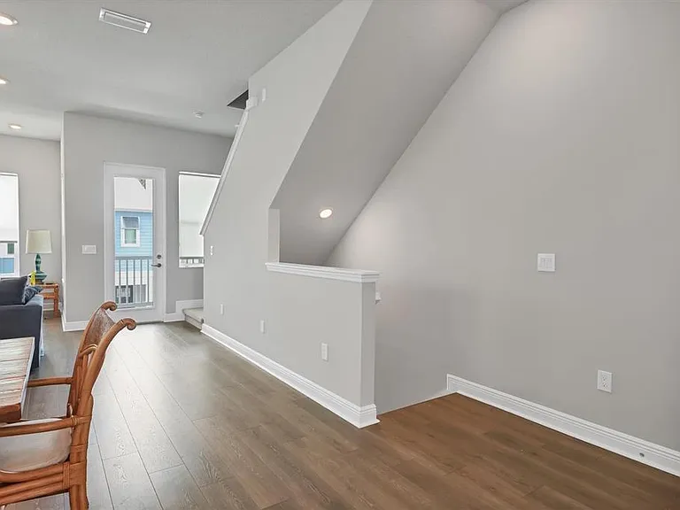 2329 Lindstrom St — Photo 13