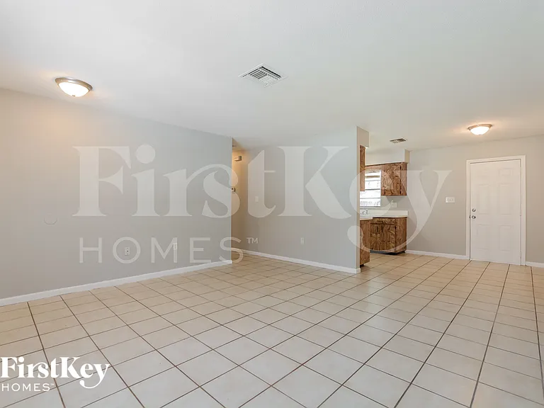 928 N Rossiter St — Photo 5