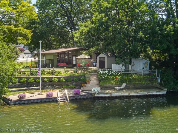 420 Bellevue Ave, Lake Orion, MI 48362