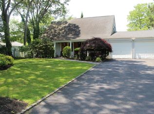 16 Barnwell Ln, Stony Brook, NY 11790