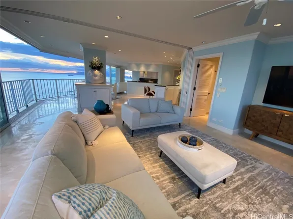 2801 Coconut Ave #Penthouse 8b-8c, Honolulu, HI 96815