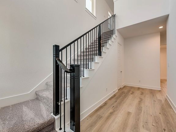 4th image of 1721 Dartmoor Dr