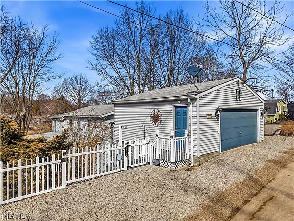 2nd image of 32242 Woodale Dr