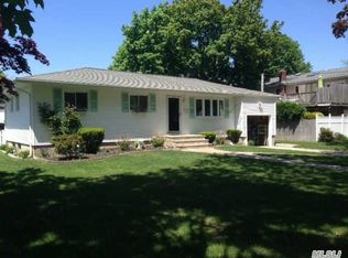 111 Jordan St, Bay Shore, NY 11706