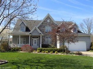2940 Oakcrest Dr, Barberton, OH