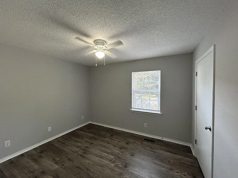650 N Dixie Ave #A — Photo 17