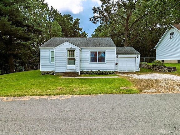 2nd image of 542 Robinson Ave