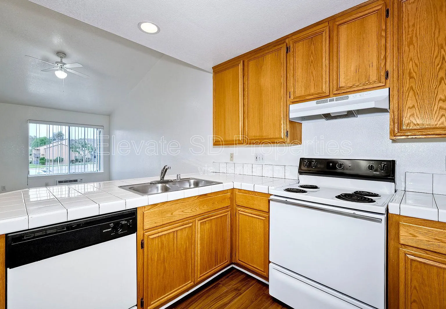 1 bed, 1.0 bath, 650 sqft, $1,695 — Photo 2