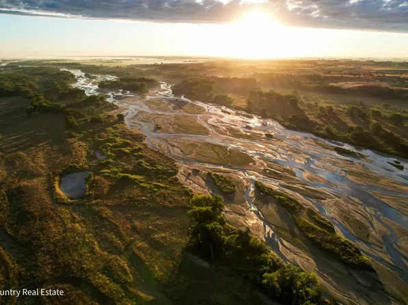 1304 Lone Tree Rd, Central City, NE 68826