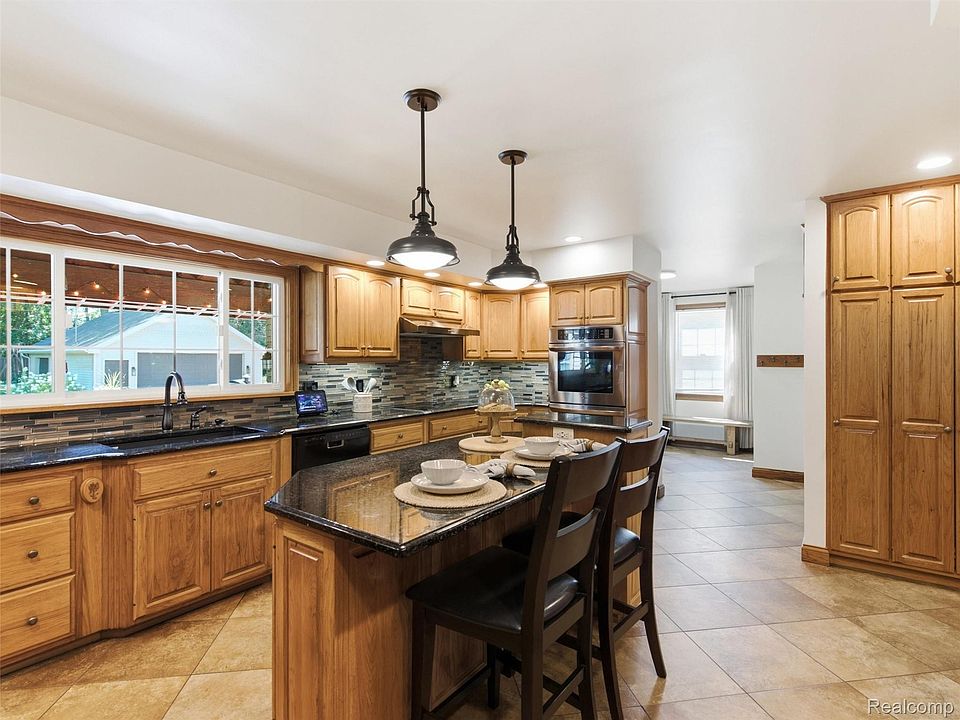 1010 Genesee Dr, photo 13