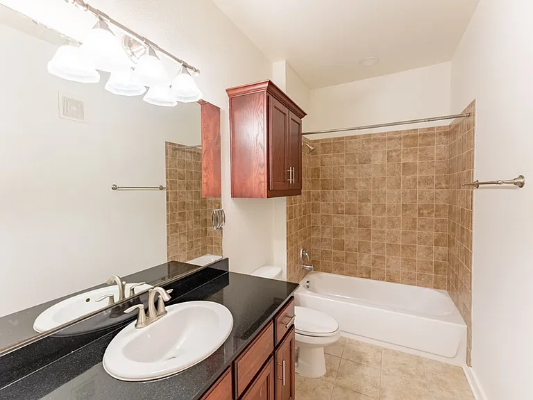 910 W 25th St #504 — Photo 19