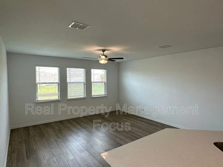 239 Jenkinson Dr — Photo 9
