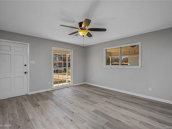 3rd image of 2607 Waverly Dr