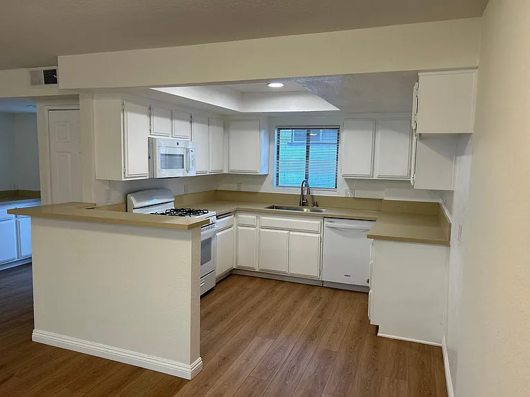 138 Whiting St #B — Photo 8