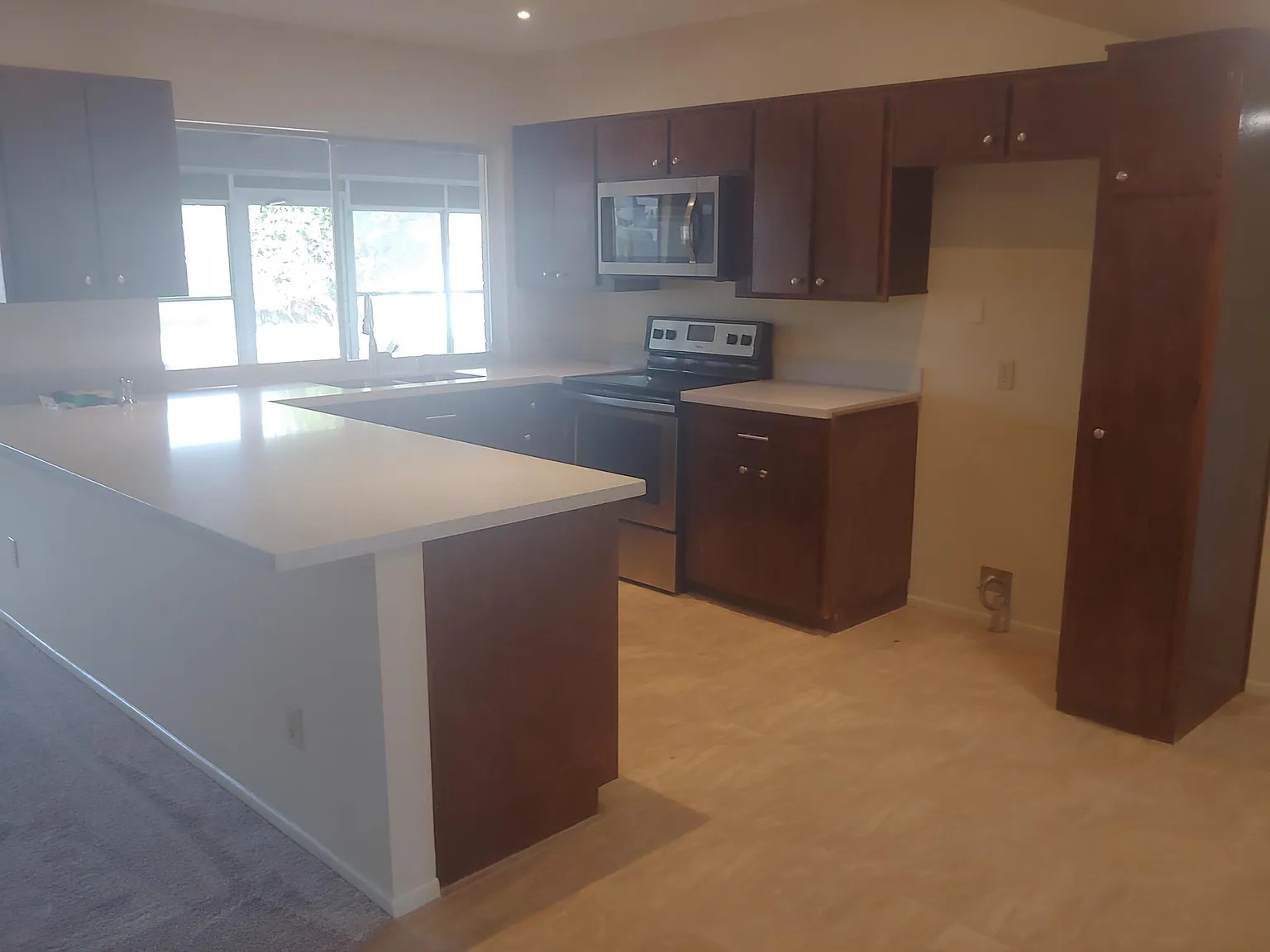 3 bed, 2137 sqft, $2,300 — Photo 2