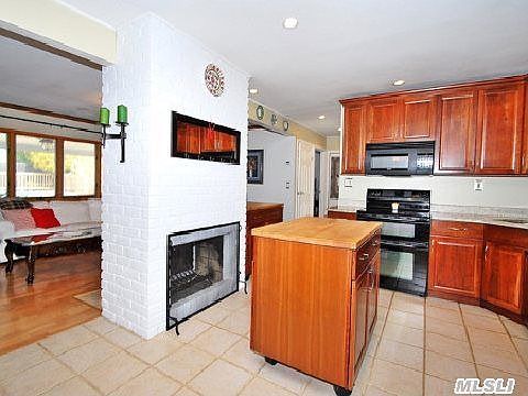 2nd image of 323 Duckpond Dr S