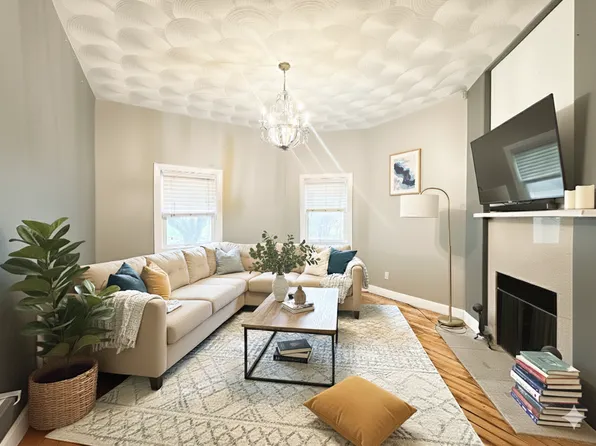 124 Almy St APT 1B, Providence, RI 02909