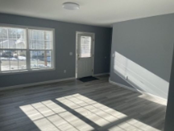 5th image of 53 Oak St