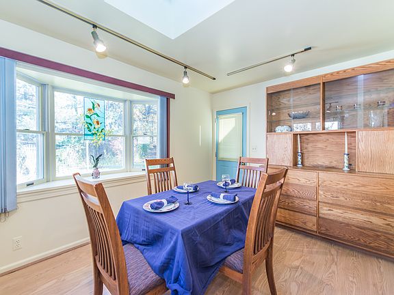Dining room with garden view