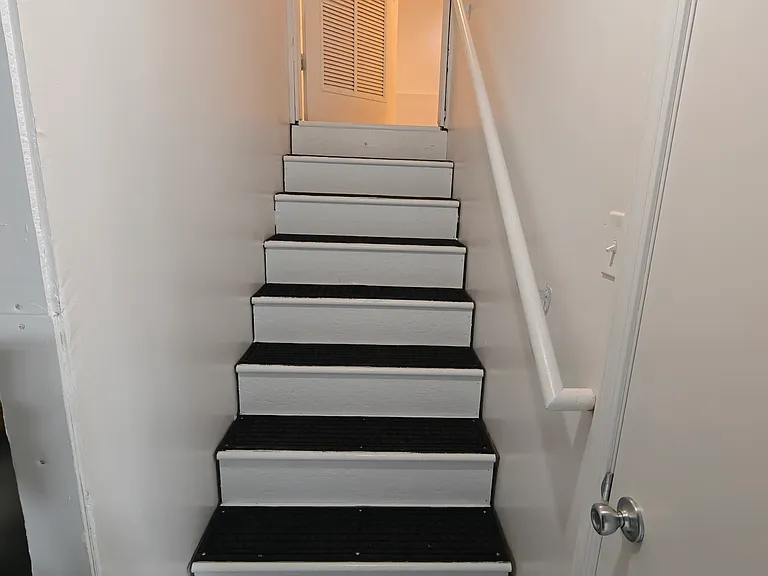 7925 S 157th St — Photo 30