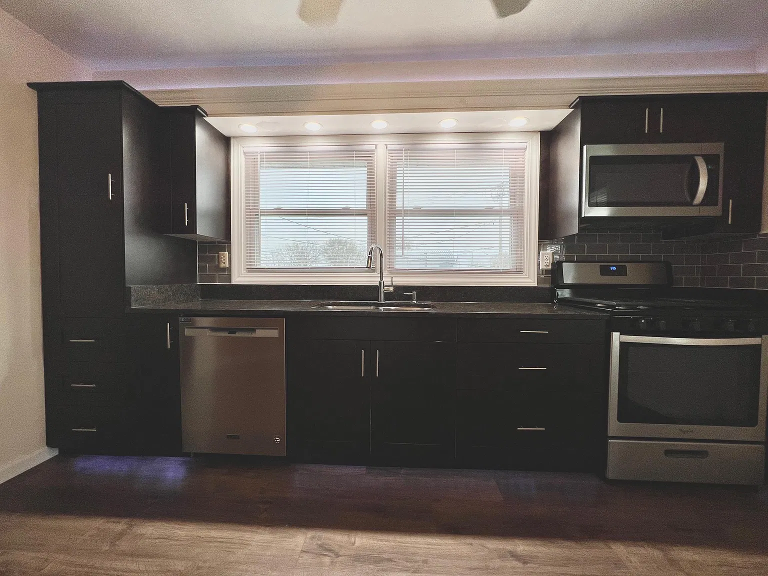 211 E High St — Photo 1
